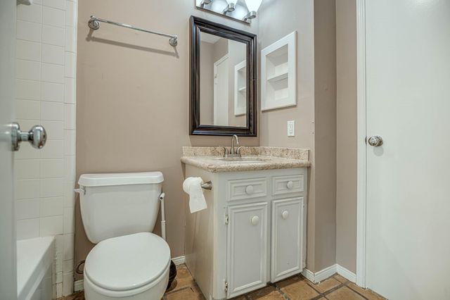 800 Country Place Drive 1301, Houston, TX 77079