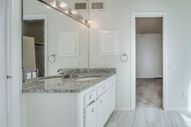 800 Country Place Drive 1301, Houston, TX 77079