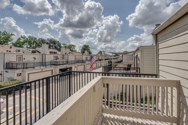 800 Country Place Drive 1301, Houston, TX 77079