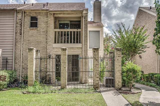 800 Country Place Drive 1301, Houston, TX 77079