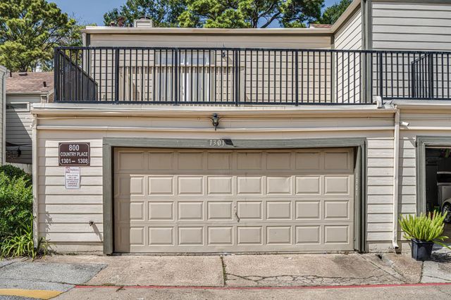 800 Country Place Drive 1301, Houston, TX 77079