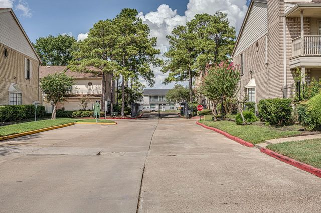 800 Country Place Drive 1301, Houston, TX 77079