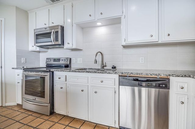 800 Country Place Drive 1301, Houston, TX 77079