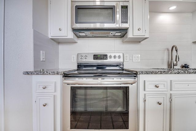 800 Country Place Drive 1301, Houston, TX 77079
