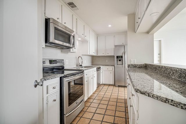 800 Country Place Drive 1301, Houston, TX 77079