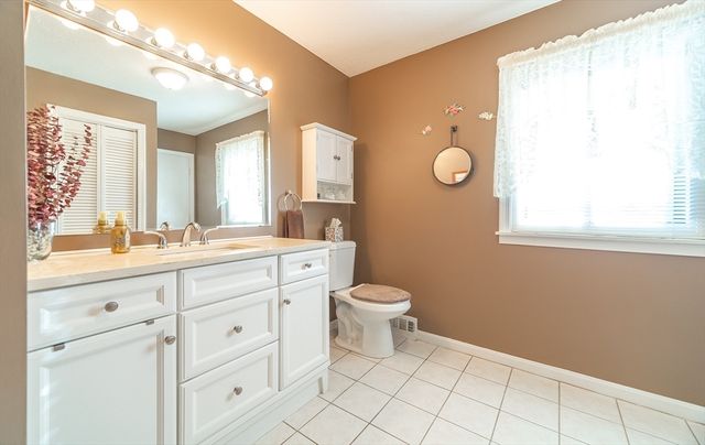 172 Beekman Dr 172, Agawam, MA 01001