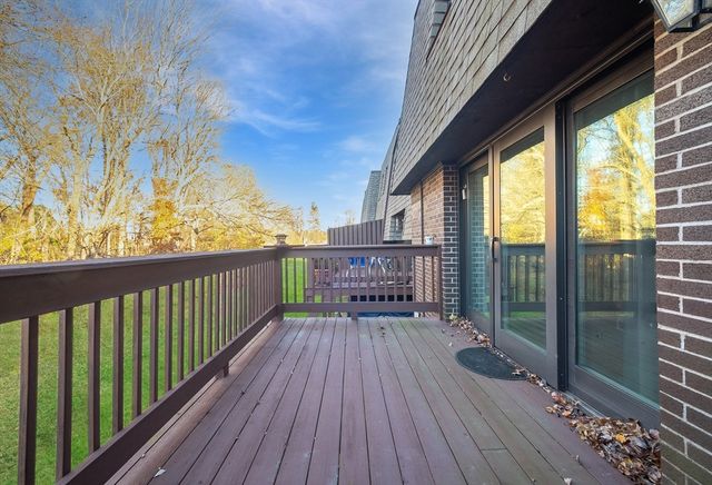 172 Beekman Dr 172, Agawam, MA 01001