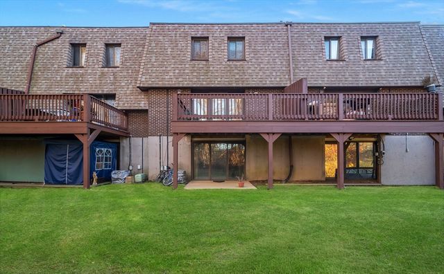 172 Beekman Dr 172, Agawam, MA 01001