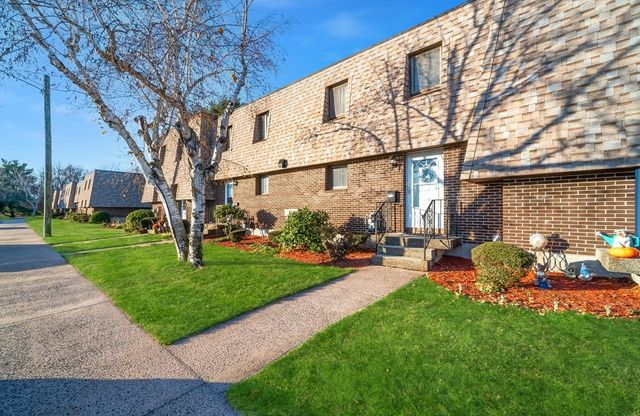 172 Beekman Dr 172, Agawam, MA 01001