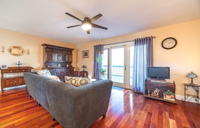 172 Beekman Dr 172, Agawam, MA 01001