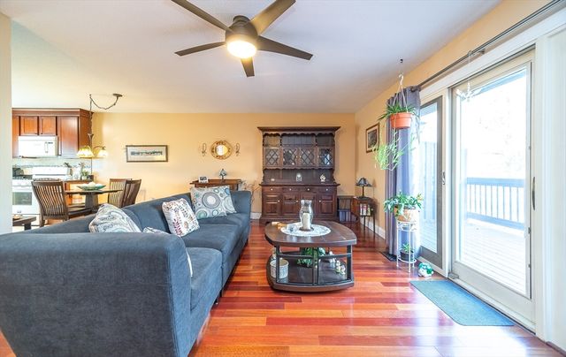 172 Beekman Dr 172, Agawam, MA 01001