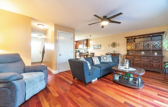 172 Beekman Dr 172, Agawam, MA 01001