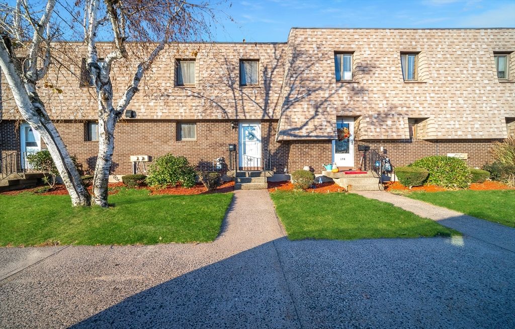 172 Beekman Dr 172, Agawam, MA 01001