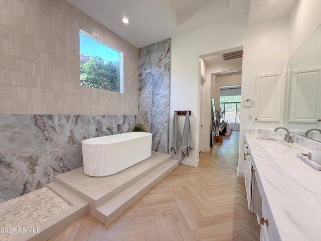 3818 E CREST Lane, Phoenix, AZ 85050