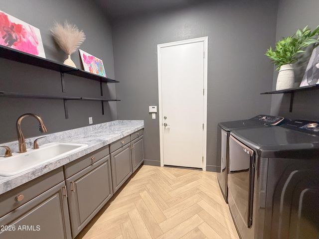 3818 E CREST Lane, Phoenix, AZ 85050