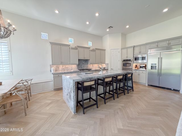 3818 E CREST Lane, Phoenix, AZ 85050