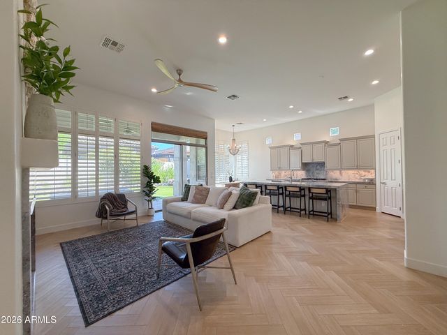 3818 E CREST Lane, Phoenix, AZ 85050