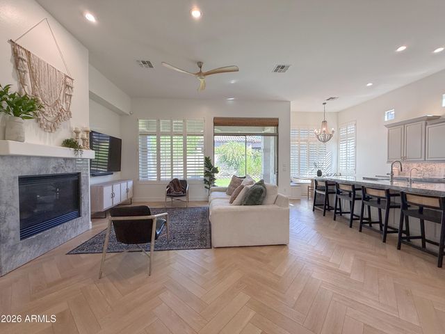 3818 E CREST Lane, Phoenix, AZ 85050