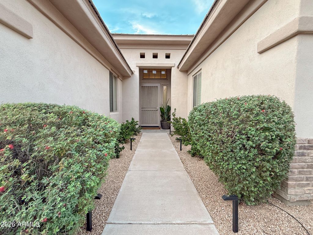 3818 E CREST Lane, Phoenix, AZ 85050 — photo 2