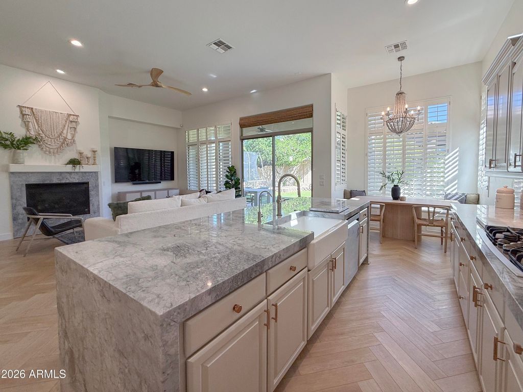 3818 E CREST Lane, Phoenix, AZ 85050 — photo 4