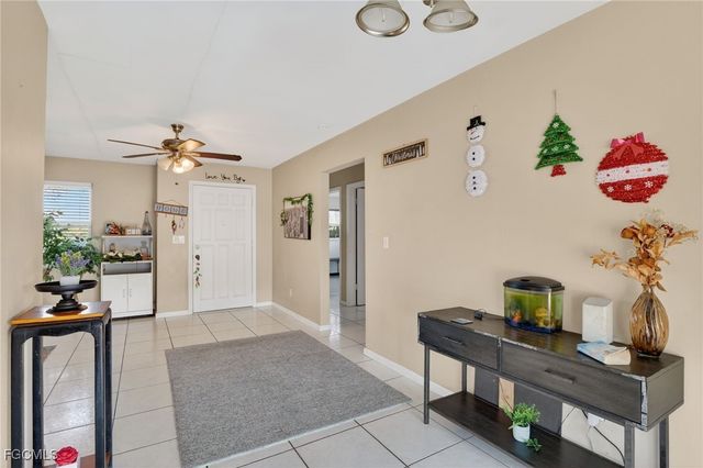 1718 SE 29th LN, Cape Coral, FL 33904