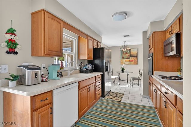 1718 SE 29th LN, Cape Coral, FL 33904