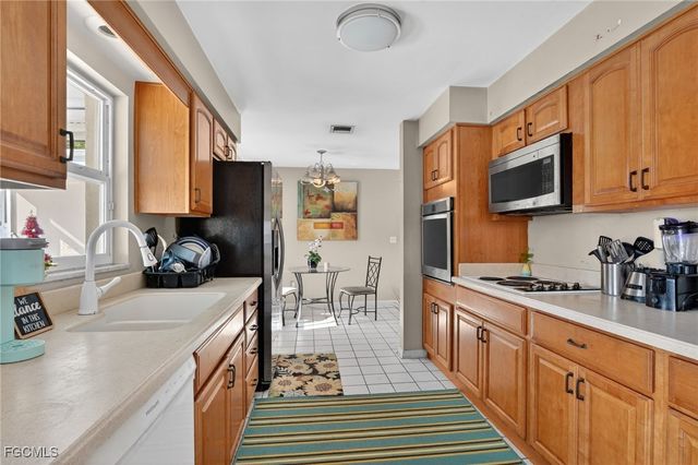 1718 SE 29th LN, Cape Coral, FL 33904