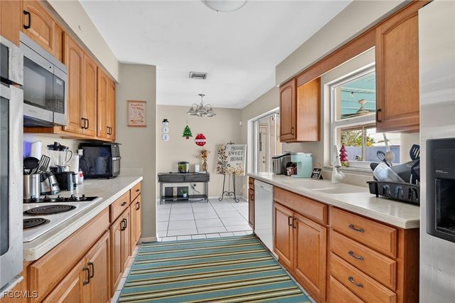 1718 SE 29th LN, Cape Coral, FL 33904