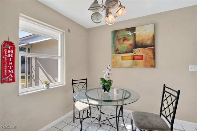 1718 SE 29th LN, Cape Coral, FL 33904