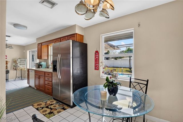 1718 SE 29th LN, Cape Coral, FL 33904