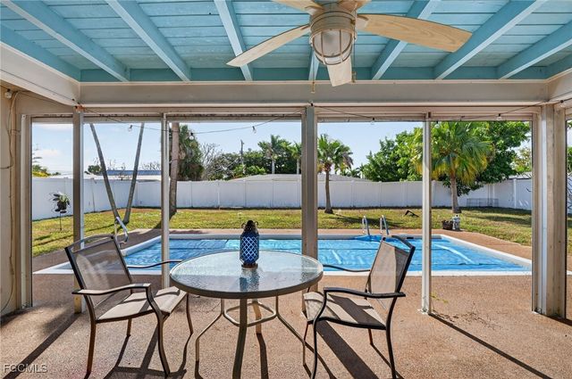 1718 SE 29th LN, Cape Coral, FL 33904