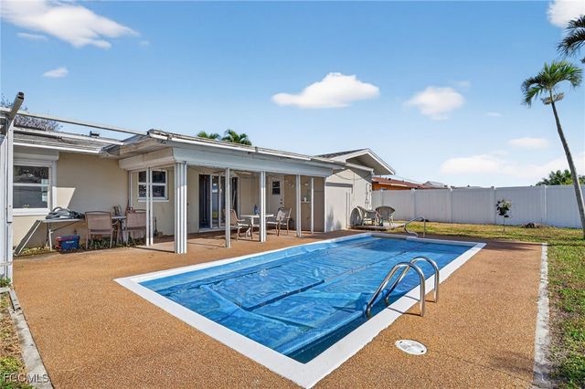 1718 SE 29th LN, Cape Coral, FL 33904