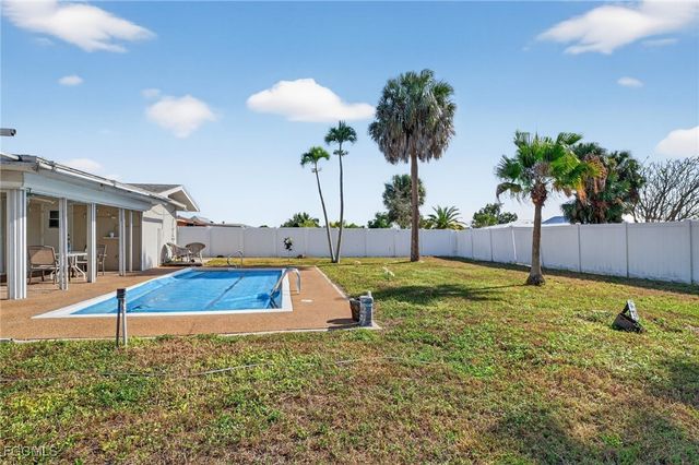 1718 SE 29th LN, Cape Coral, FL 33904