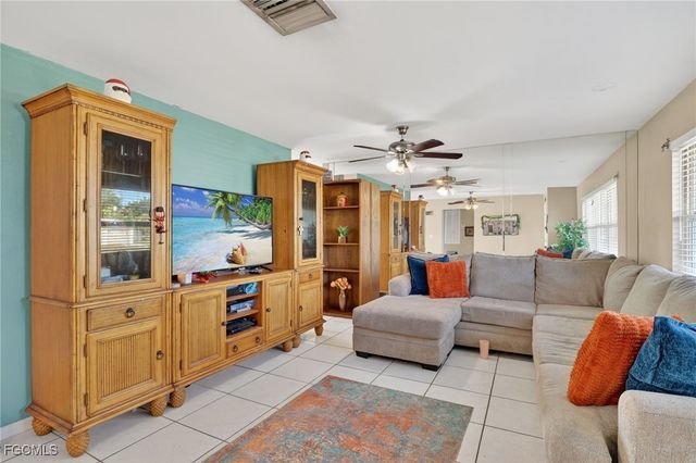 1718 SE 29th LN, Cape Coral, FL 33904