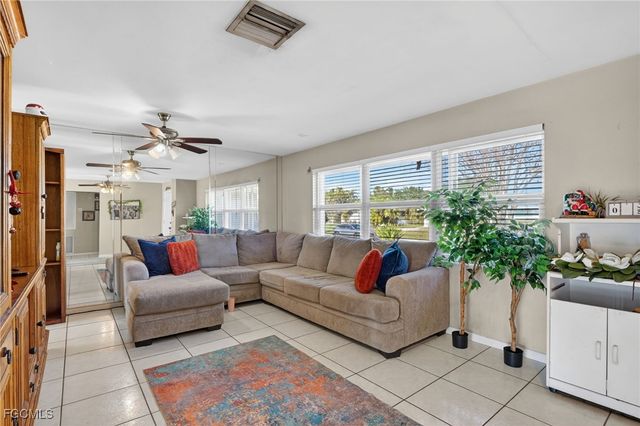 1718 SE 29th LN, Cape Coral, FL 33904