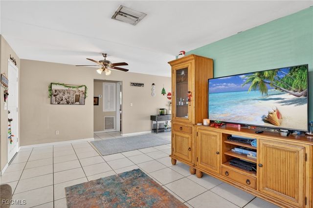 1718 SE 29th LN, Cape Coral, FL 33904