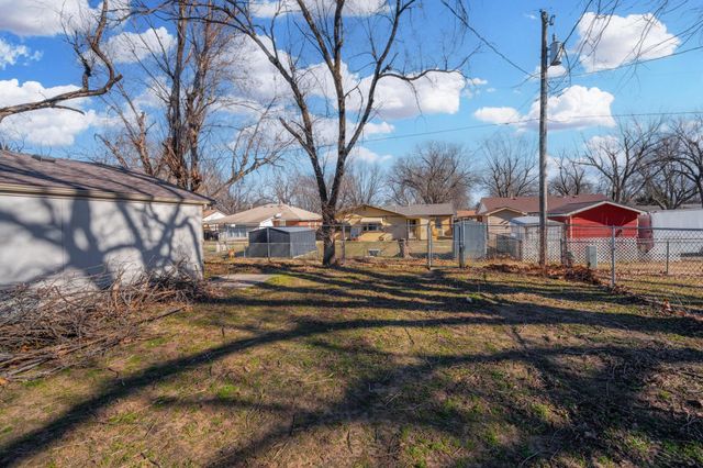 168 Stearns Ave, Haysville, KS 67060