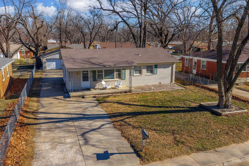 168 Stearns Ave, Haysville, KS 67060