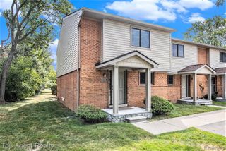 3990 Old Creek Road, Troy, MI 48084