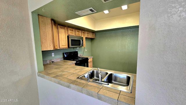 2506 W CARIBBEAN Lane 10, Phoenix, AZ 85023