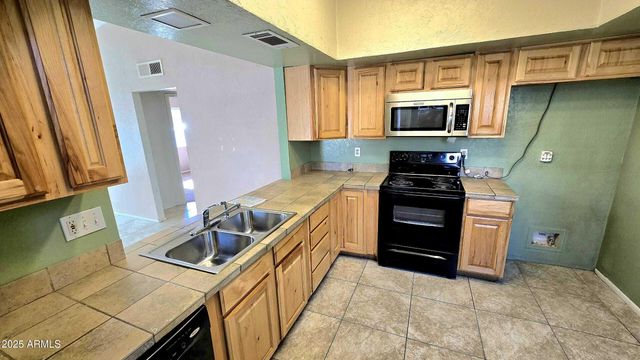 2506 W CARIBBEAN Lane 10, Phoenix, AZ 85023