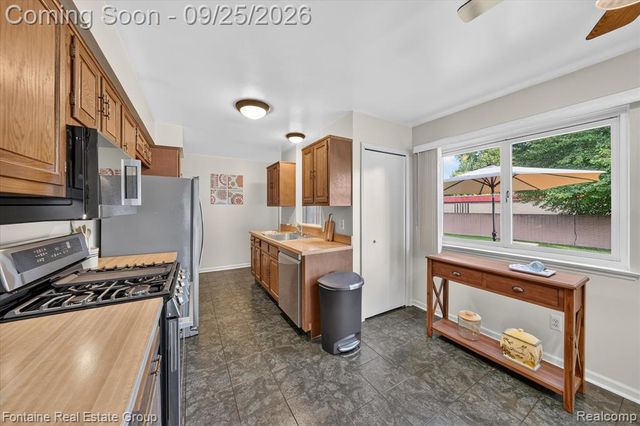 33474 Orangelawn Street, Livonia, MI 48150