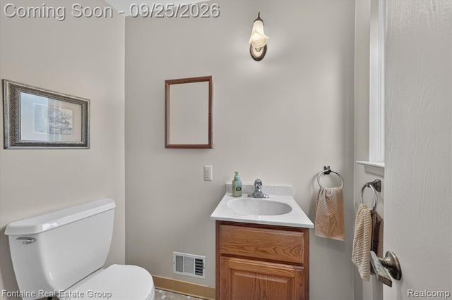 33474 Orangelawn Street, Livonia, MI 48150
