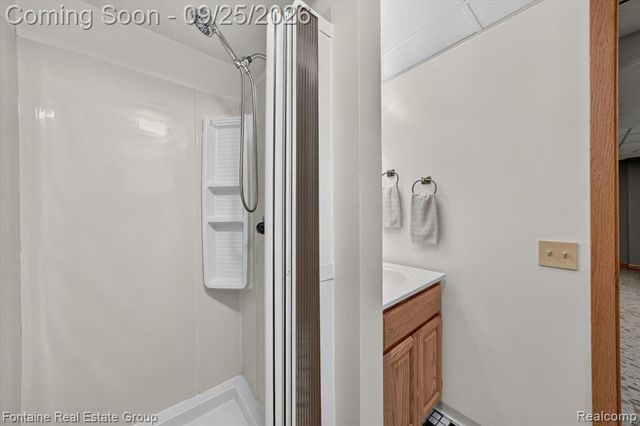 33474 Orangelawn Street, Livonia, MI 48150
