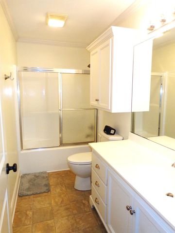 208 Rue De Levert, Raceland, LA 70394