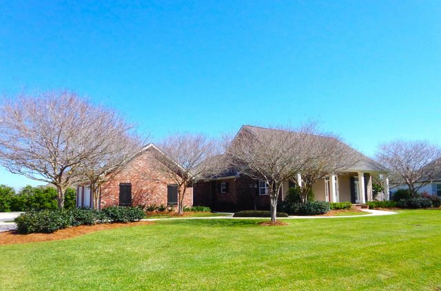 208 Rue De Levert, Raceland, LA 70394