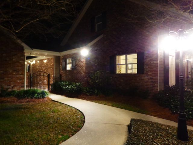 208 Rue De Levert, Raceland, LA 70394