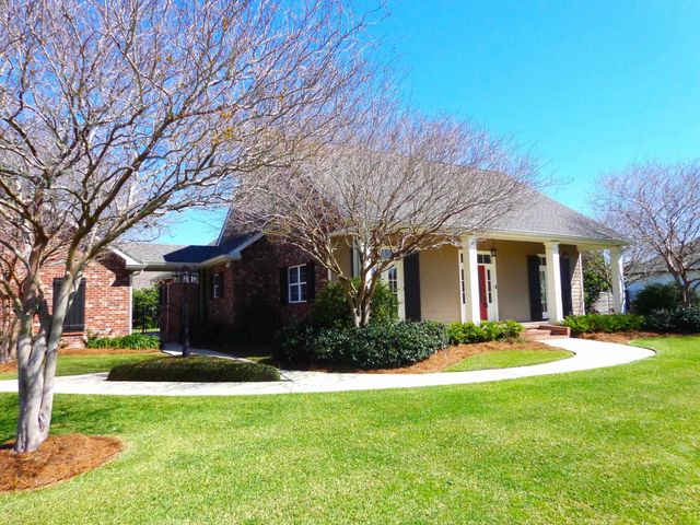 208 Rue De Levert, Raceland, LA 70394