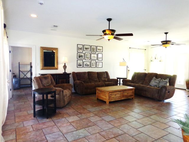 208 Rue De Levert, Raceland, LA 70394