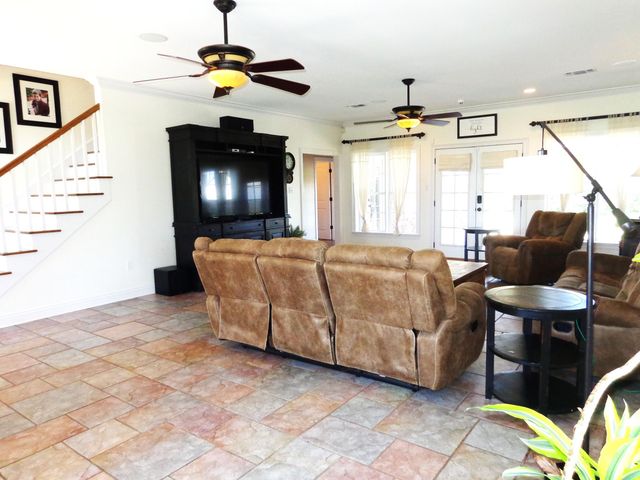 208 Rue De Levert, Raceland, LA 70394